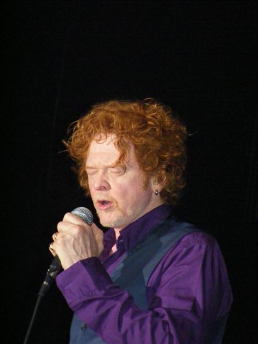 Simply Red – Holding Back The Years