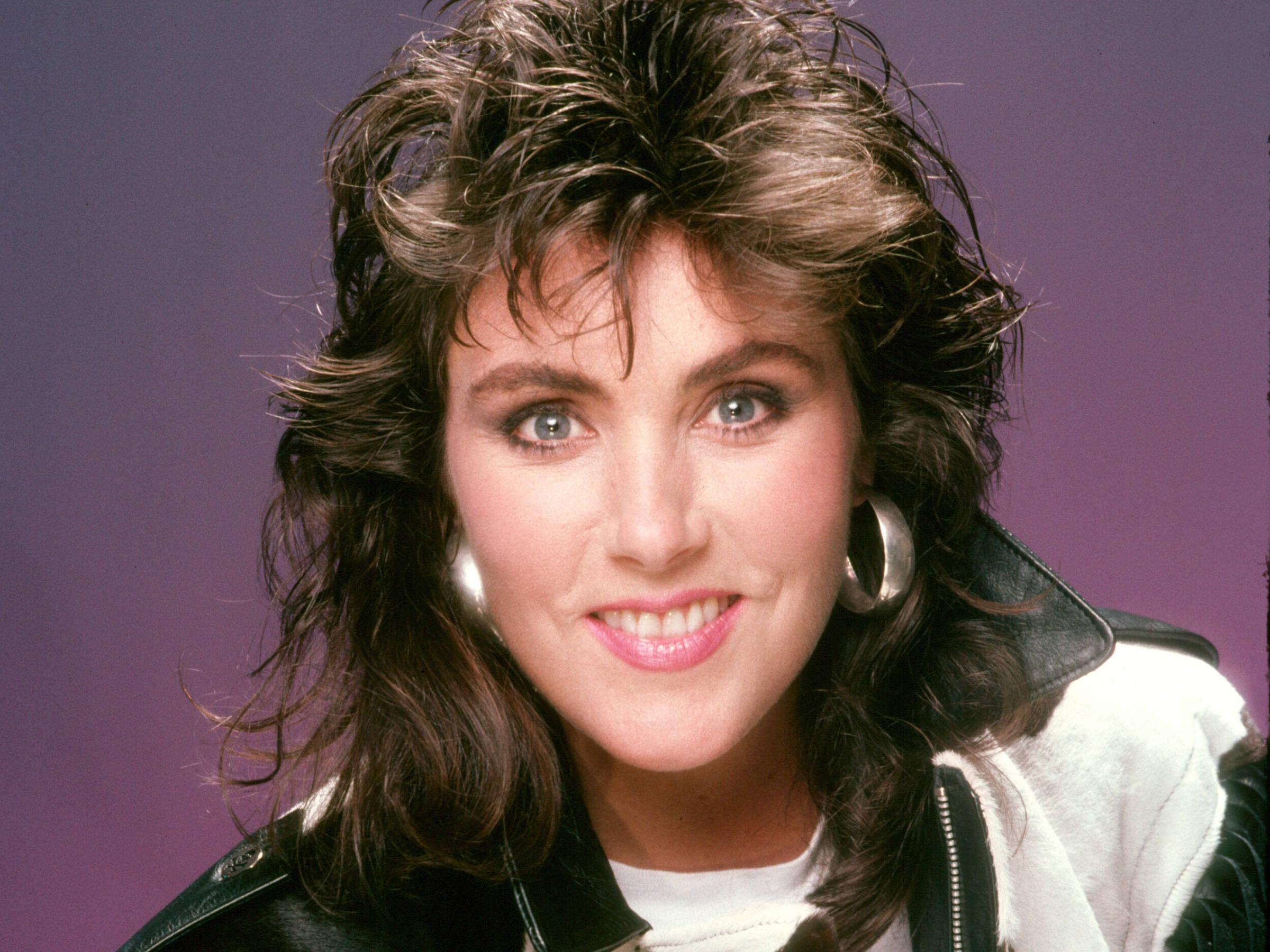 Laura Branigan – Gloria (Official Music Video)